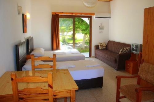 Hotel Bare Hills Guest Rooms