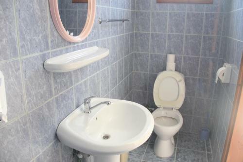 Hotel Bare Hills Guest Rooms