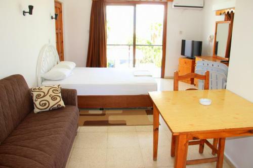 Hotel Bare Hills Guest Rooms