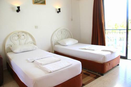 Hotel Bare Hills Guest Rooms