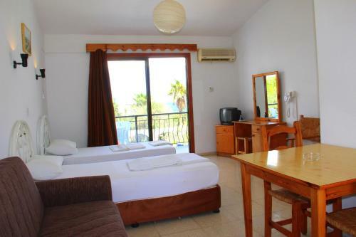 Hotel Bare Hills Guest Rooms