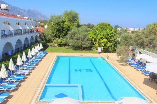 Hotel Bare Hills Guest Rooms