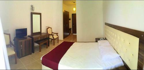 Hostal Rose Gardens Boutique & Pool & Restaurant
