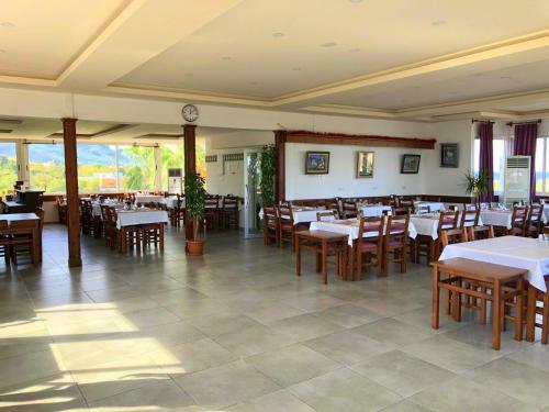 Hostal Rose Gardens Boutique & Pool & Restaurant