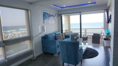 Lazuli Beachfront Apartment 144