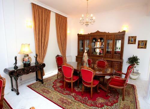 Villa The White House