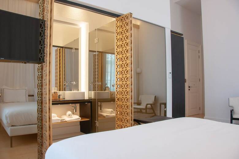 Sir Paul City Hotel