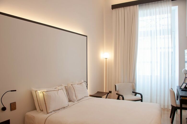 Sir Paul City Hotel