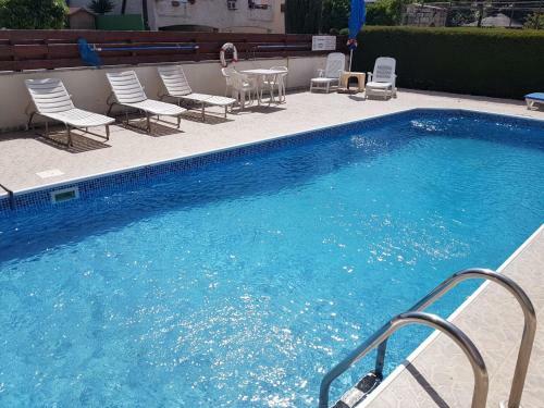 Modern Apartment Near Dasoudi Beach
