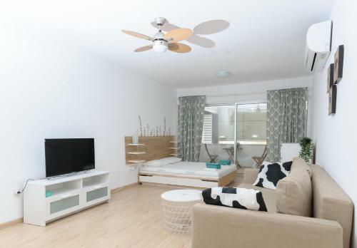 Apartamento Zavos Eden Beach Studio