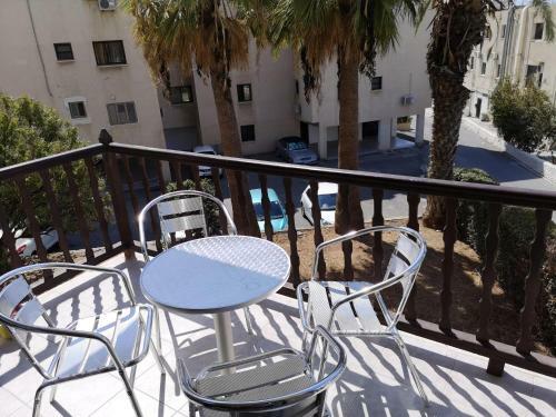 Super 2 Bed Apartment Opposite The Beach