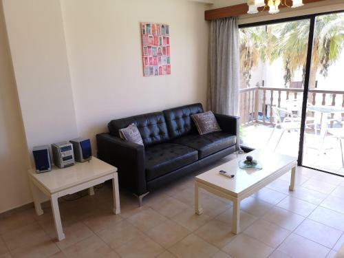 Super 2 Bed Apartment Opposite The Beach