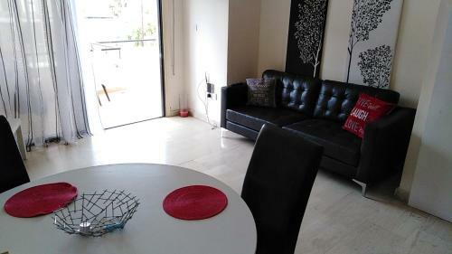 River Beach - 2 Bed Apartment With Large Terrace