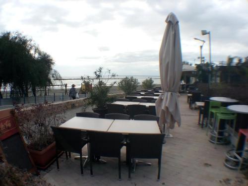Spacious 2 Bed Apartment Near The Beach