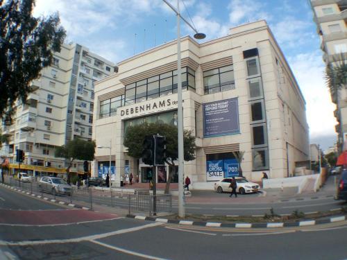 Spacious 2 Bed Apartment Near The Beach