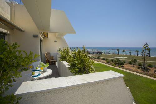 Apartamento Larnaca Sunshore Beachfront Suite