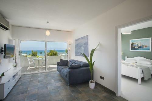 Apartamento Larnaca Sunshore Beachfront Suite