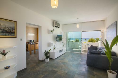 Apartamento Larnaca Sunshore Beachfront Suite