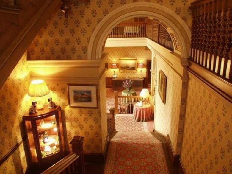Hotel Iverlocky Castle
