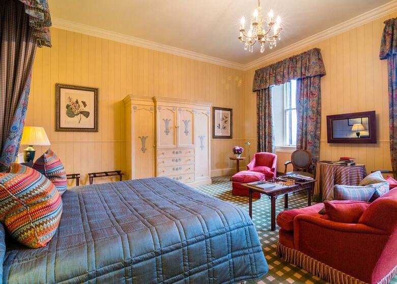 Hotel Iverlocky Castle