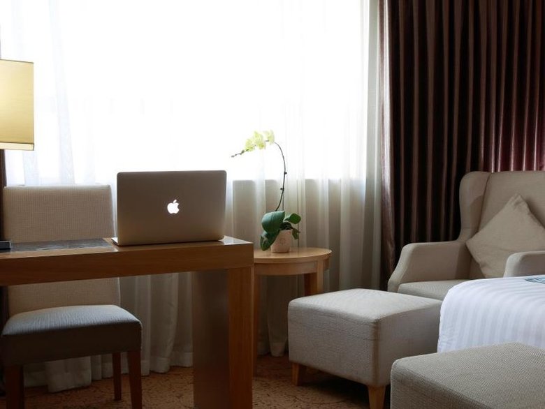 Winterless Hotel