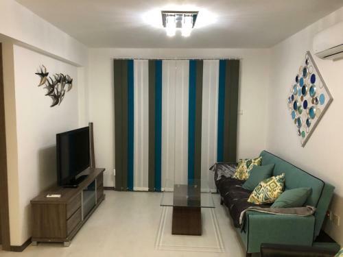 Luxury 2 Bed Apartment Next To The Beach