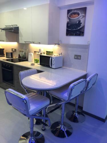 Luxury 2 Bed Apartment Next To The Beach