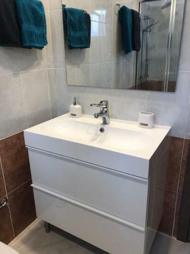 Luxury 2 Bed Apartment Next To The Beach