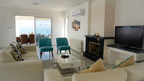 Villa Beach Front Aqua Marina