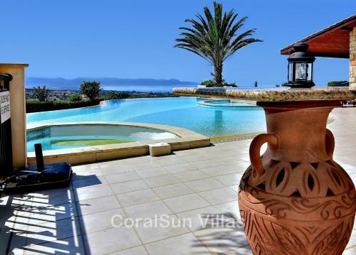 Elite Villa Amazing Pool And Garden