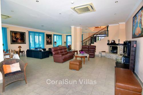 Elite Villa Amazing Pool And Garden