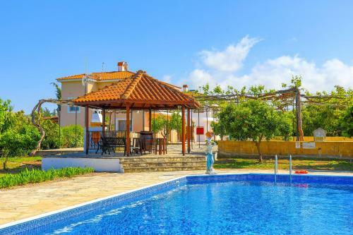Villa Athina Finiki