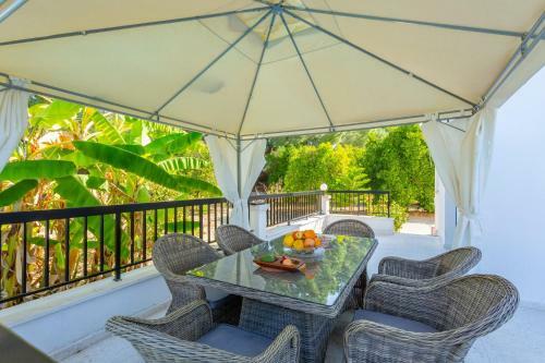 Villa Charoula Thio