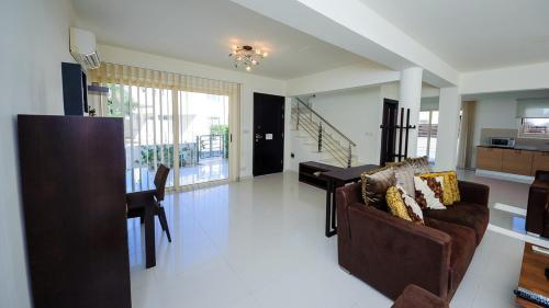 Rent Private Villa 015