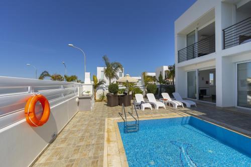 Villa Crystal Blue 16