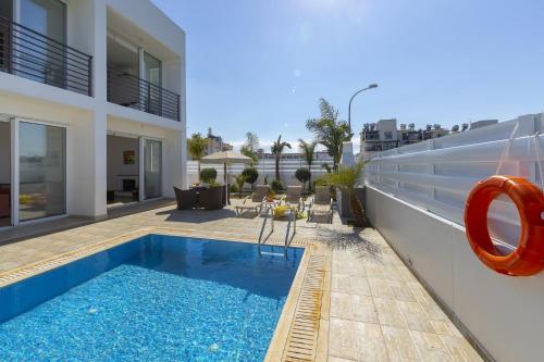 Villa Crystal Blue 18
