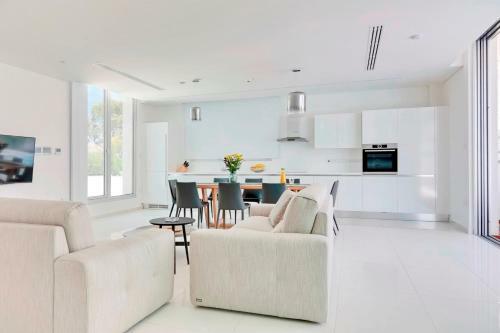 Villa Sunrise Seaview Luxury Residences