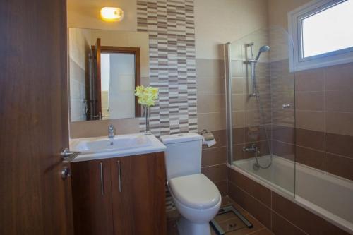 ?renting This Villa With Large Private Pool? Protaras Villa 40