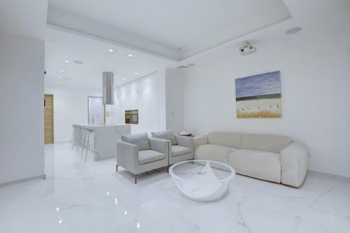 Villa Blue Waves Beachfront