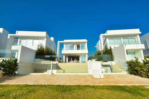 Villa Blue Waves Beachfront