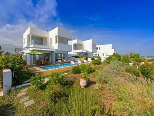 ?your Luxury Sea Front Villa? ? Protaras Villa 01