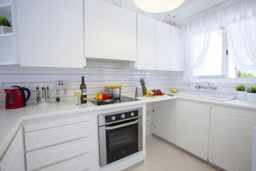 ?picture Renting Your Villa With Sean Views? Protaras Villa 26