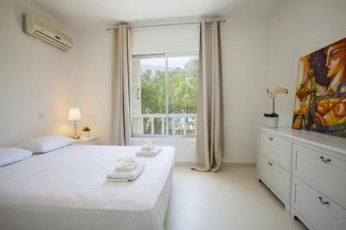 ?picture Renting Your Villa With Sean Views? Protaras Villa 26