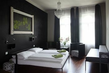 Hotel Czech Inn