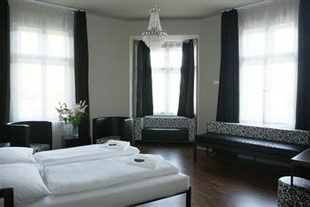 Hotel Czech Inn