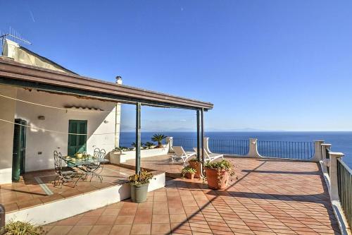 Amalfi Villa Sleeps 5 Air Con