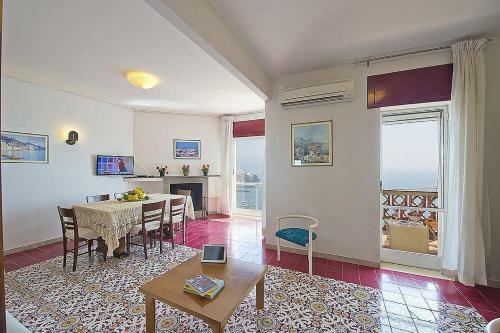 Amalfi Apartment Sleeps 4 Air Con