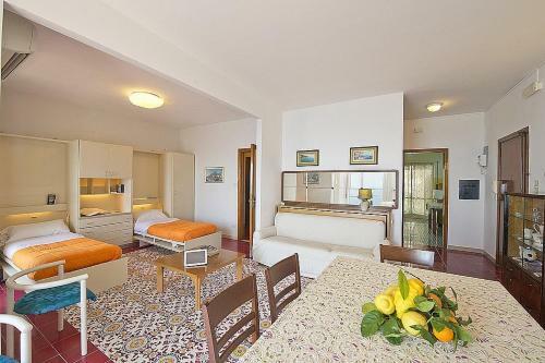 Amalfi Apartment Sleeps 4 Air Con