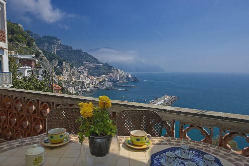 Amalfi Apartment Sleeps 4 Air Con
