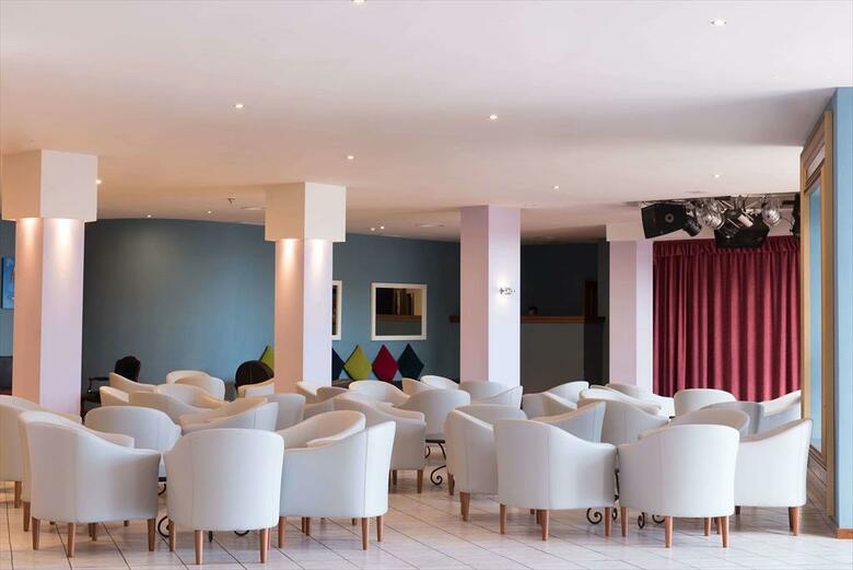 Hotel Las �guilas